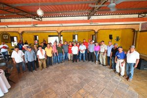 Rolando Zapata candidato a Senador, se compromete a seguir trabajando por las familias del campo.