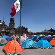 CNTE Critica a Xóchitl Gálvez por Exigir Izamiento de la Bandera