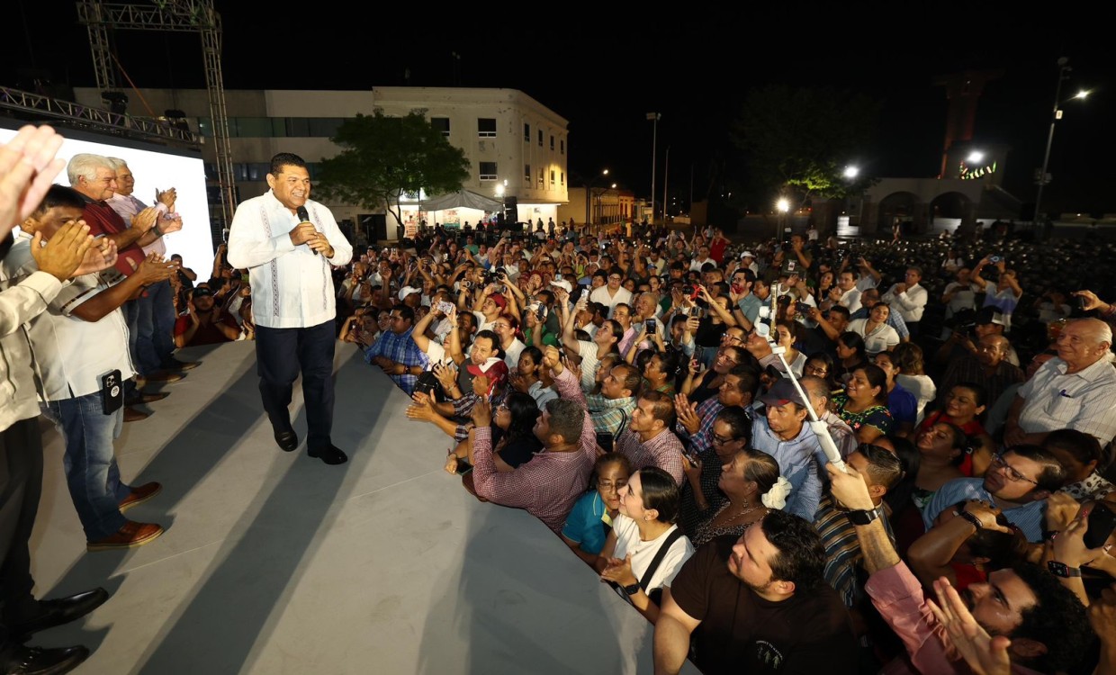 Javier May se trasladó a Plaza de Armas