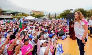 Durante la manifestación ``Marea rosa´´, en Paseo de Montejo en Yucatán, la candidata a Alcalde, les afirmo a los asistentes que unidos, defenderemos lo logrado en Mérida.