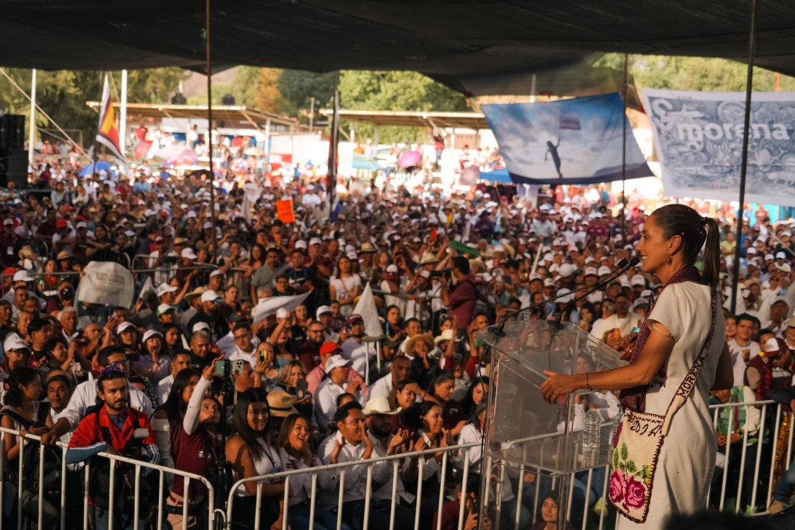 Claudia Sheinbaum Recibe Bastón de Mando Purépecha y Promete Gobernar en Colaboración con Pueblos Originarios