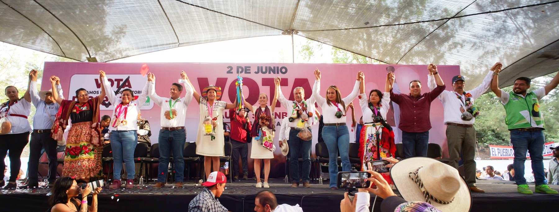 Claudia Sheinbaum Recibe Bastón de Mando Purépecha y Promete Gobernar en Colaboración con Pueblos Originarios