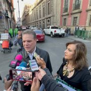Denuncian Enriquecimiento Ilícito de Candidata a la Gubernatura de Veracruz en las Puertas de Palacio Nacional