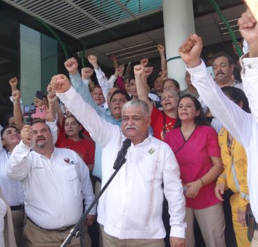 Andrés Francisco Aguilar se registra para la dirigencia de la Sección 30 del STPRM