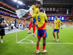 Colombia, que hoy goleó 5-0 a Panamá, será rival de Uruguay en semifinales de la Copa América. 