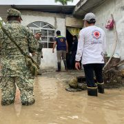 Evacuan a familias de Poza Rica