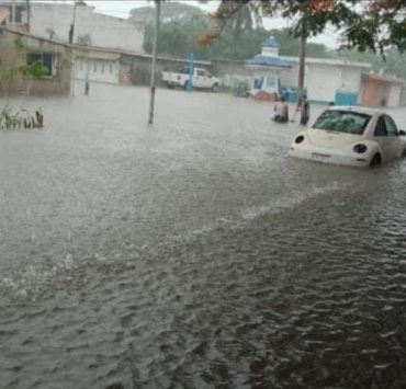 Inundaciones en Veracruz por fuertes lluvias de la onda tropical número 8