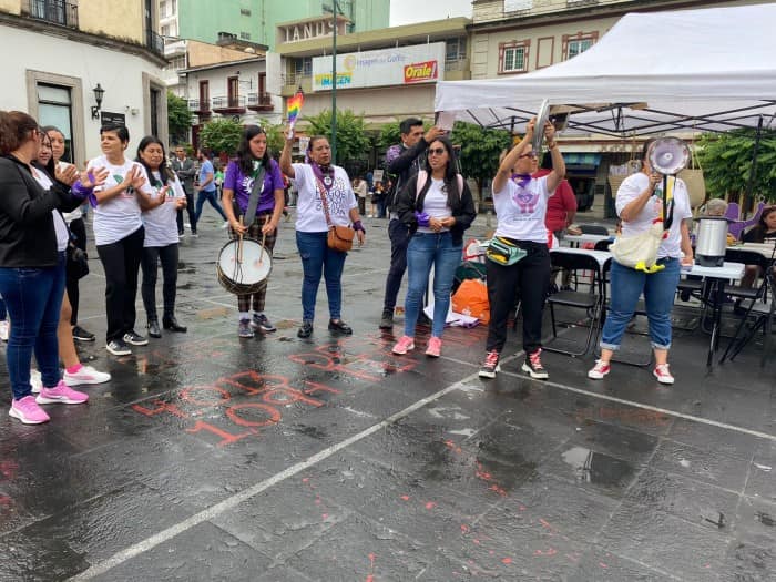 A “cacerolazo”, mujeres de Veracruz exigen aplicación de la ley 560 para adultos mayores y aprobación de la ley contra violencia vicaria