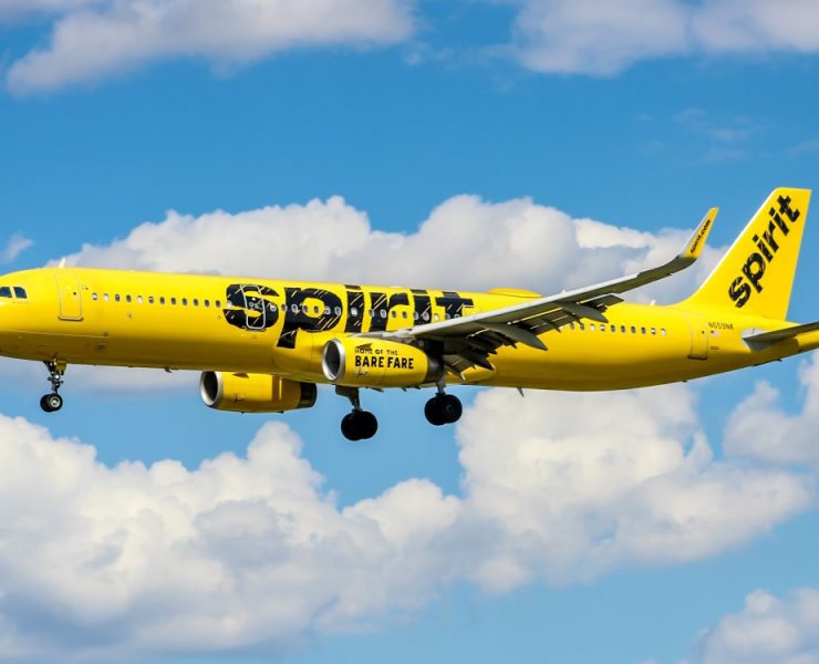 Aerolínea implementa restricciones de vestimenta y tatuajes